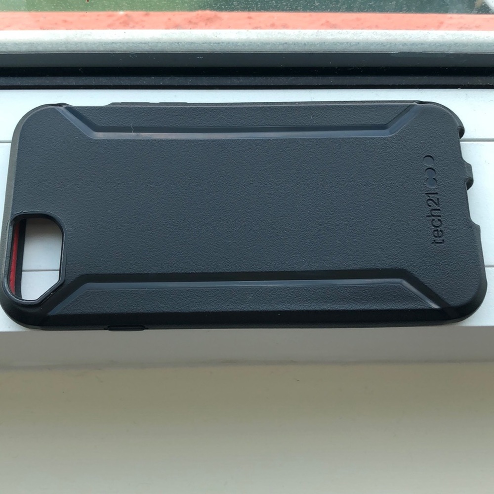 Tech 21 iPhone 6/6s Black Cover